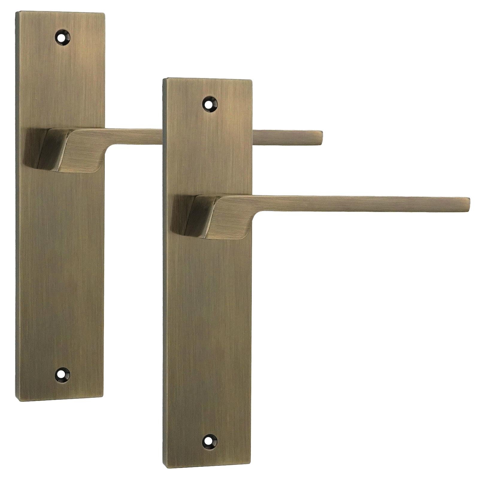 Spectra Antique Brass Privacy Door Handles on Backplate with Keys - Sash Lock Kit Set