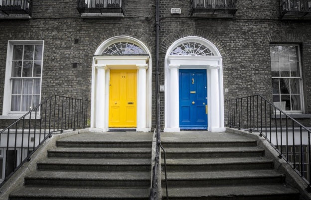 What to Know when Choosing Door Handle Colours